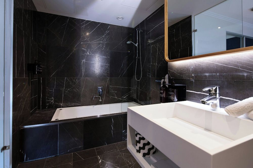 Zara Tower – Luxury Suites and Apartments 1