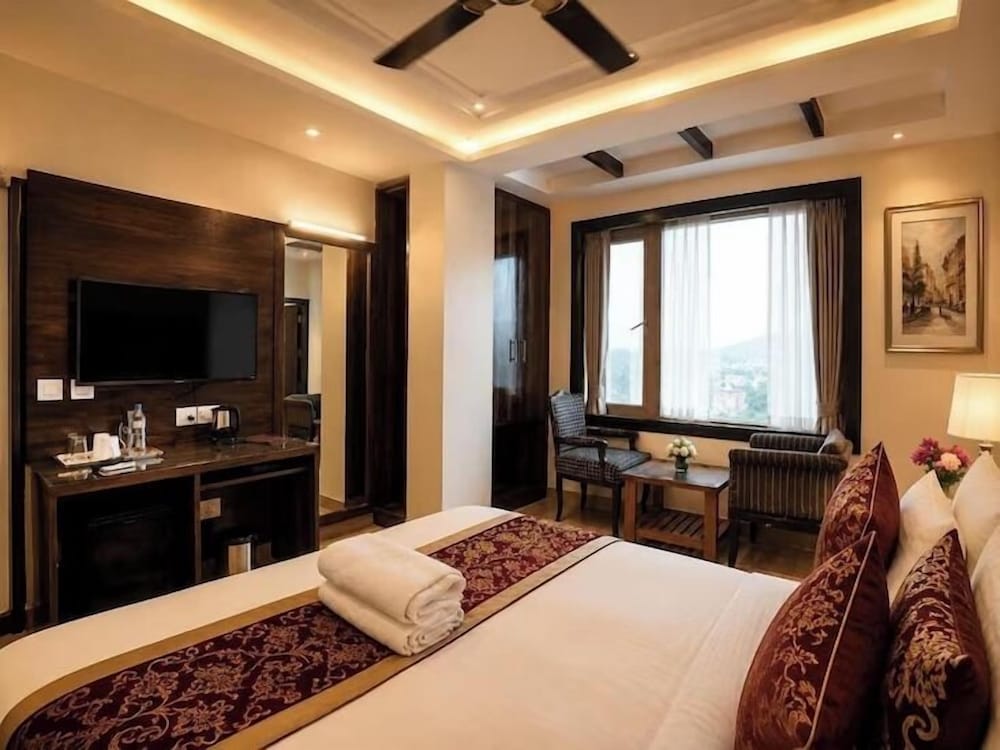 Staybook Atlanta New Delhi Train Station 1