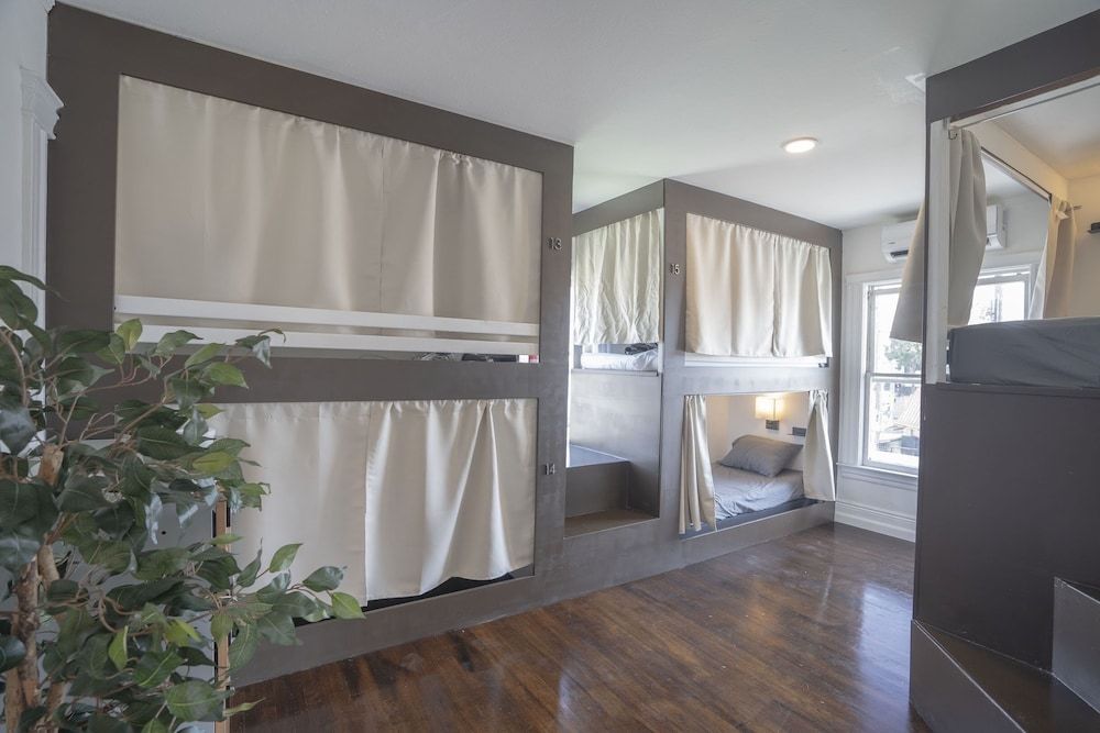 Burlington Hostel 2