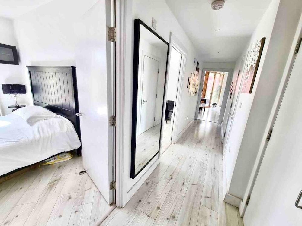 Notting Hill 2-Bed Apt with Balcony 1 min to Tube 2