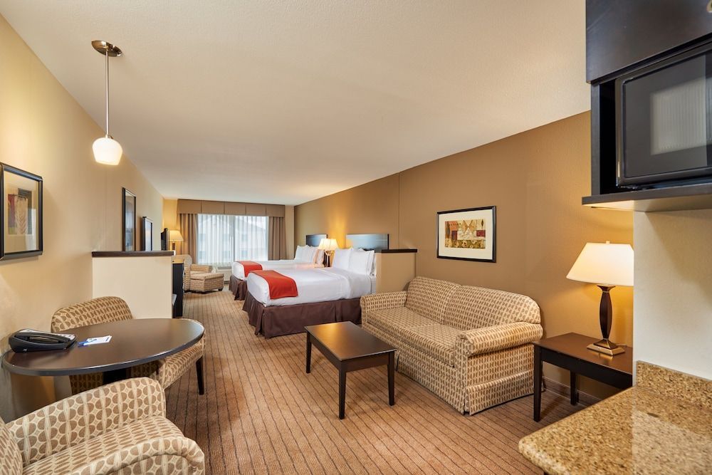 Holiday Inn Express & Suites EL PASO AIRPORT by IHG 2