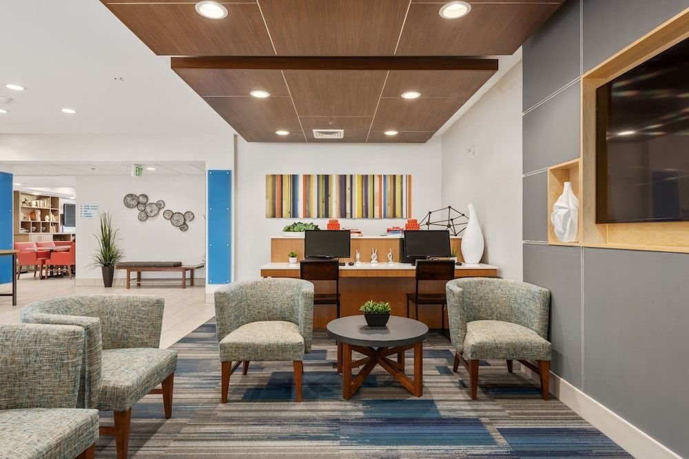 Holiday Inn Express & Suites SALT LAKE CITY WEST VALLEY by IHG 2