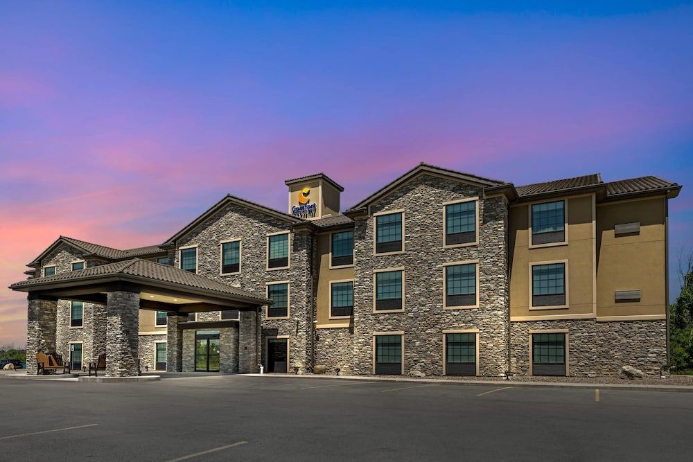 Comfort Inn & Suites Medina NY near Erie Canal 1