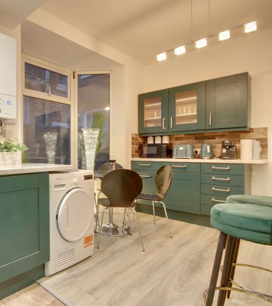 Southsea 4BR Getaway with Private Yard 1