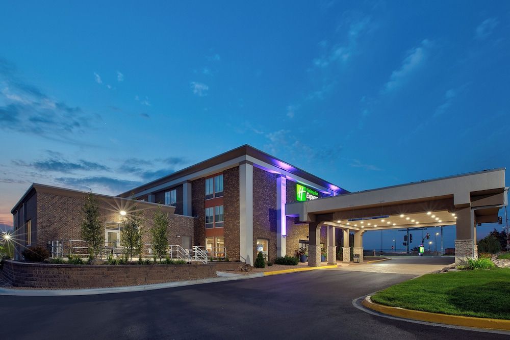 Holiday Inn Express & Suites Eden Prairie - Minneapolis by IHG 1