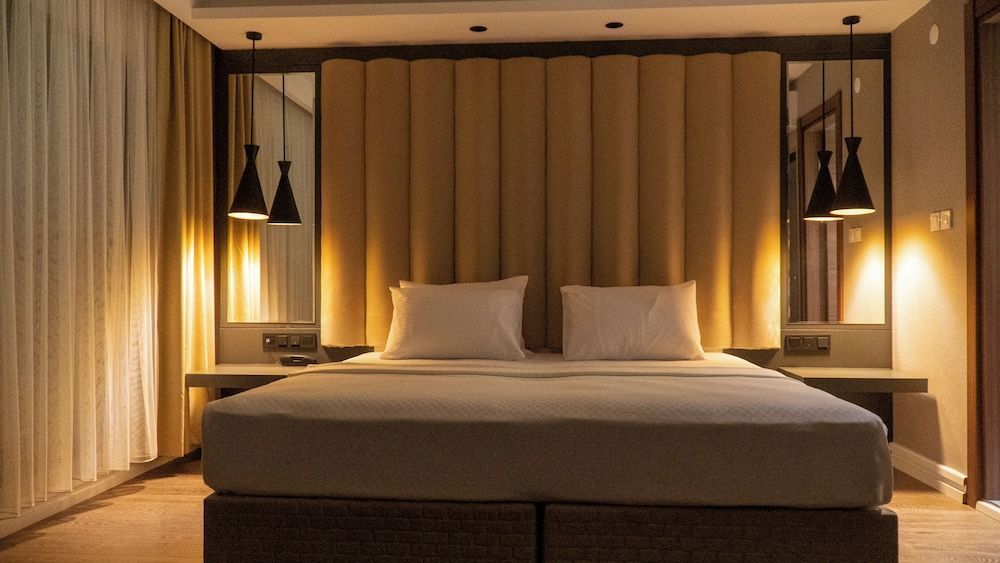 Bloom Suite 1