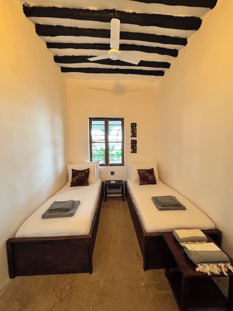 Mango Beach House 2
