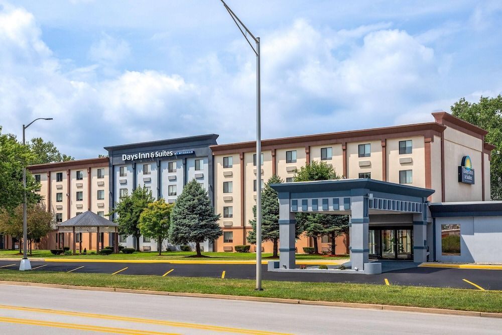 Days Inn and Suites by Wyndham Hammond, IN 1