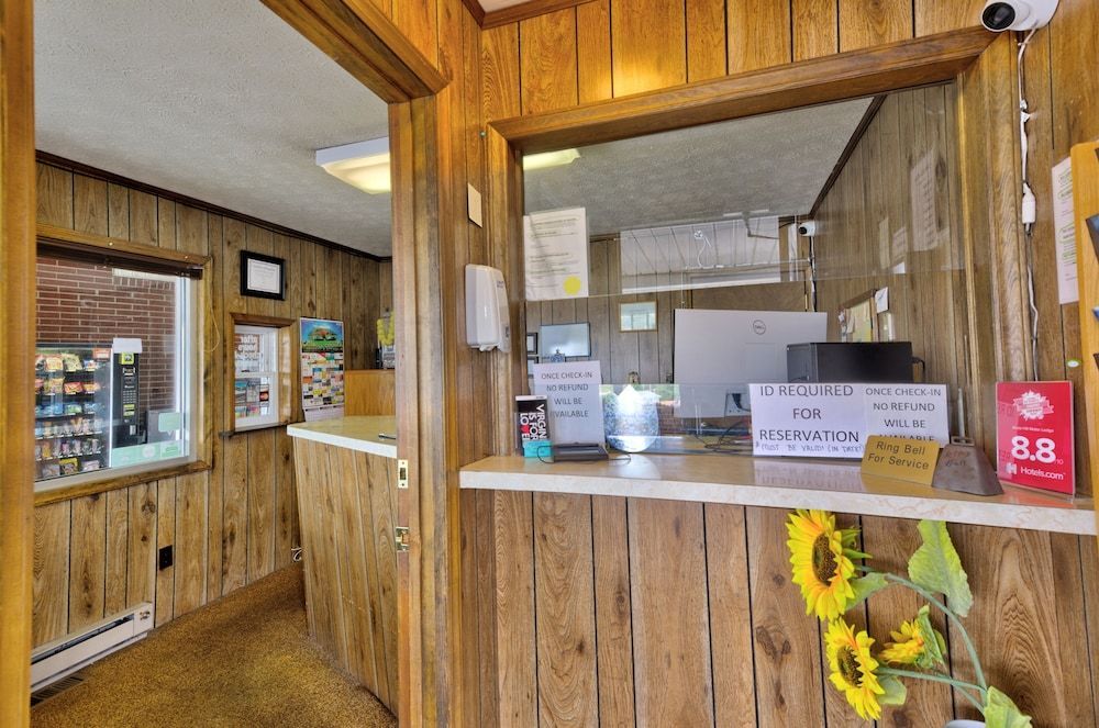Knob Hill Motor Lodge 2