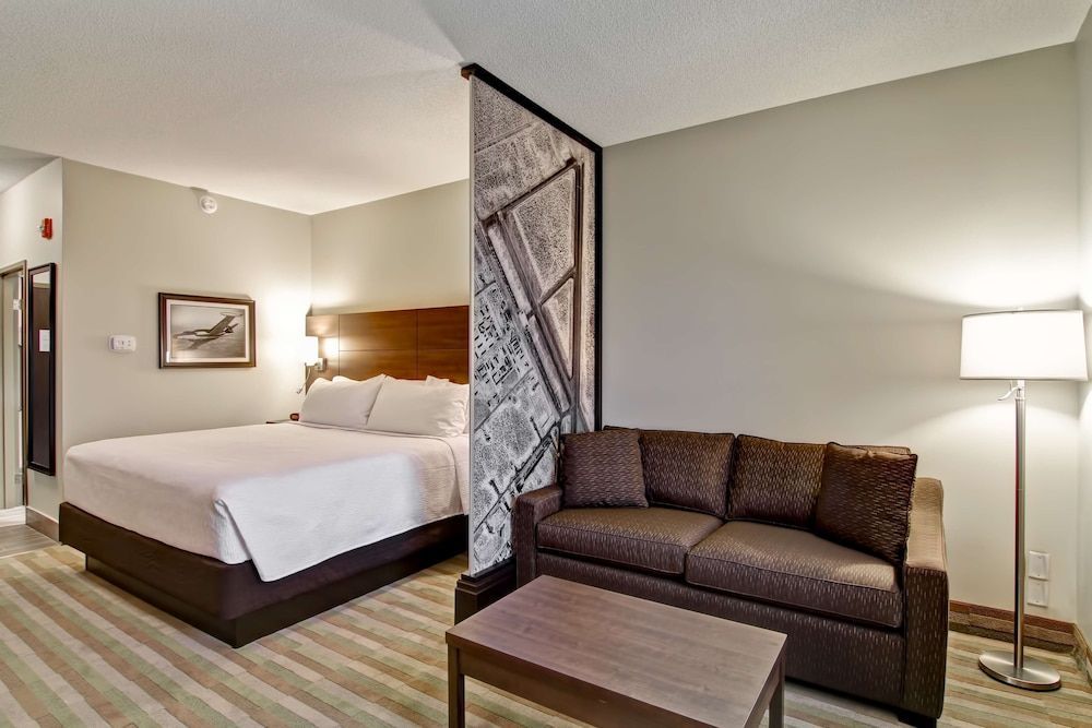 Best Western London Airport Inn & Suites 1
