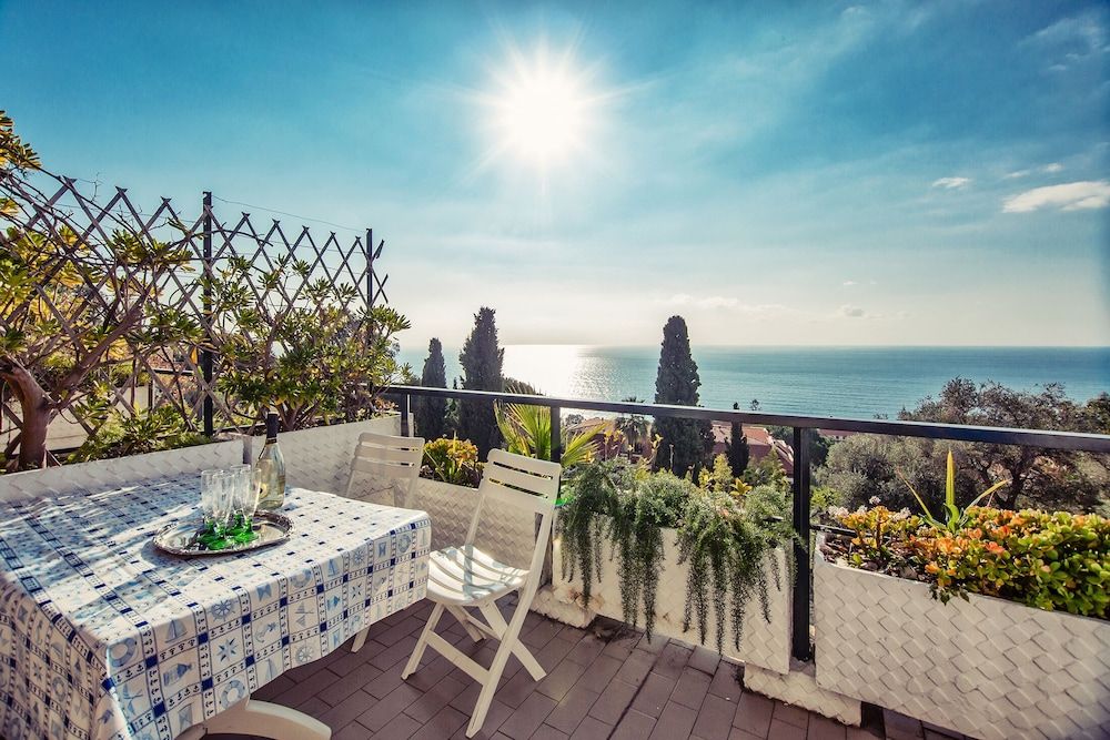 Una Terrazza sul Golfo di Ospedaletti by Wonderful Italy 1