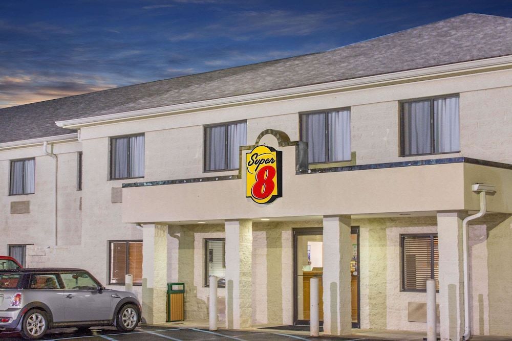 Super 8 by Wyndham Bedford 1