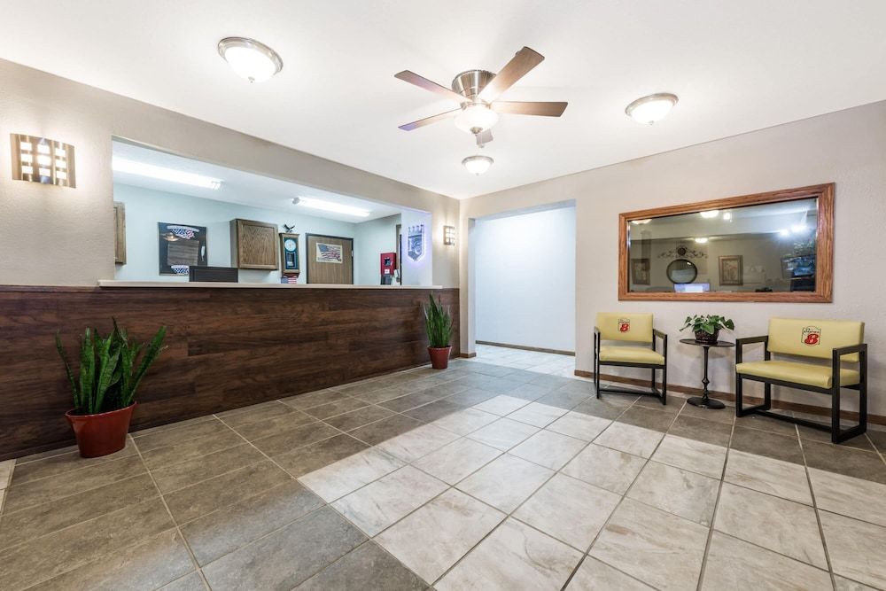 Super 8 by Wyndham Smithville Kansas City 2