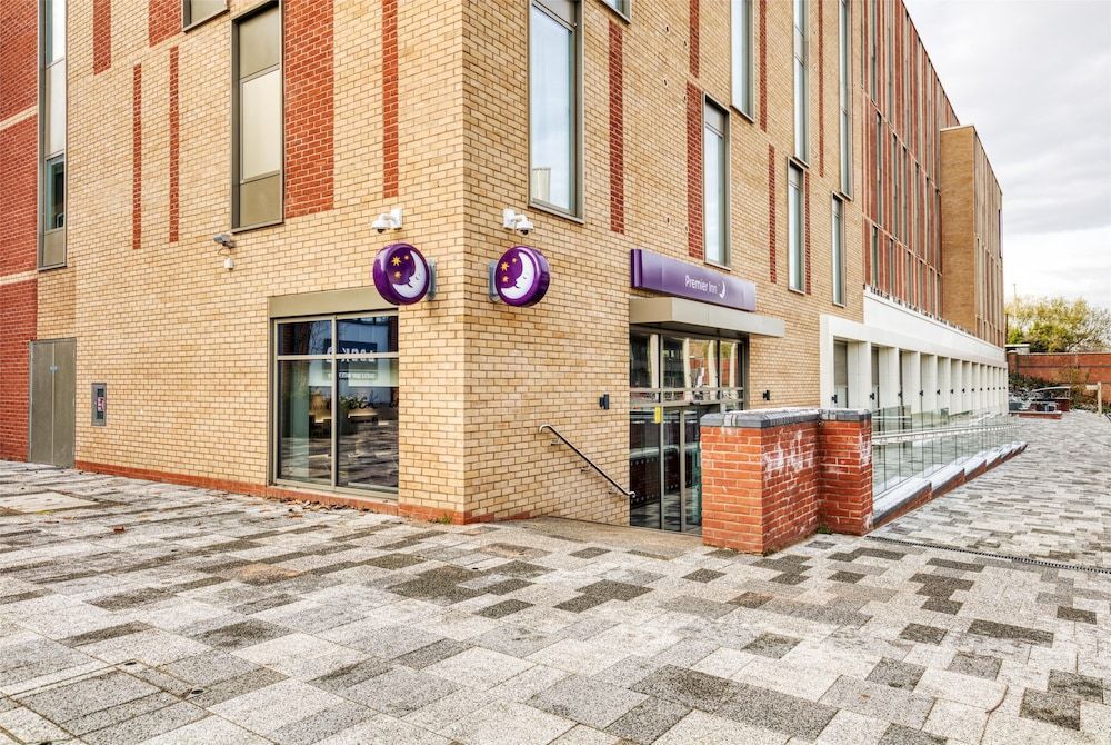 Premier Inn Banbury Town Centre - Castle Quay 1