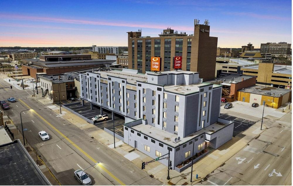 Econo Lodge Inn & Suites Waterloo Downtown 1