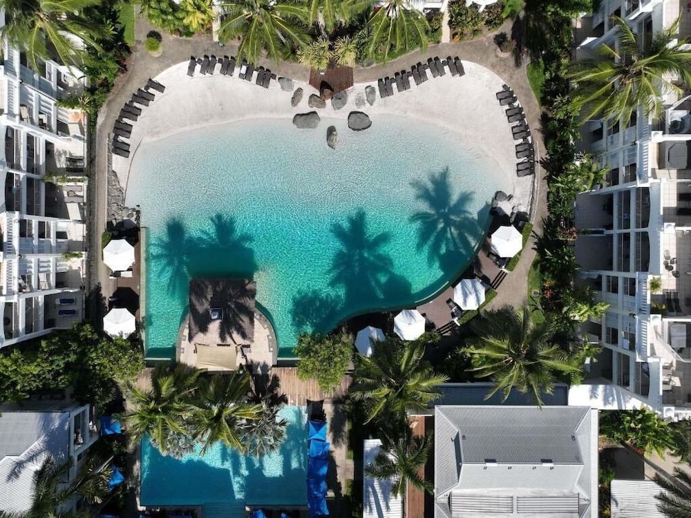Beach Club Palm Cove 1