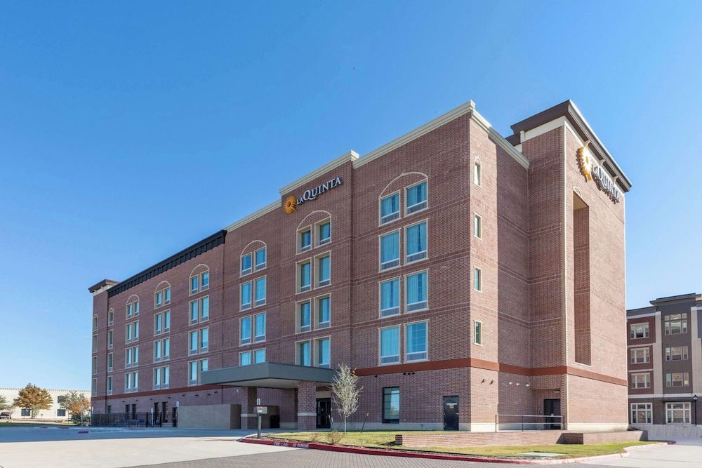 La Quinta Inn & Suites by Wyndham Dallas - Frisco Stadium 1