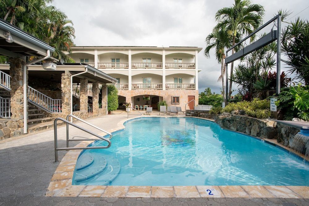Lazy Parrot Inn 1