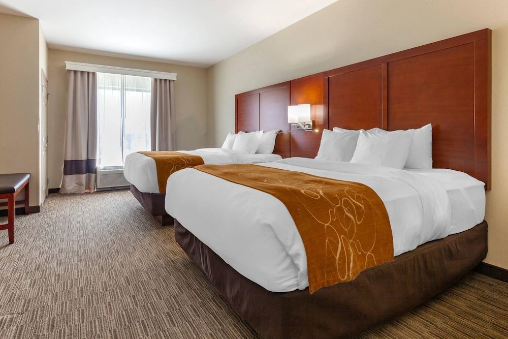 Comfort Suites Oshkosh West 1