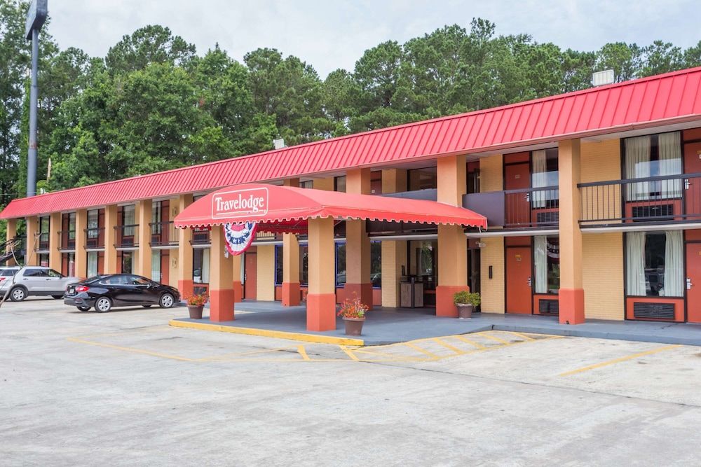 Travelodge by Wyndham Savannah Area/Richmond Hill 1