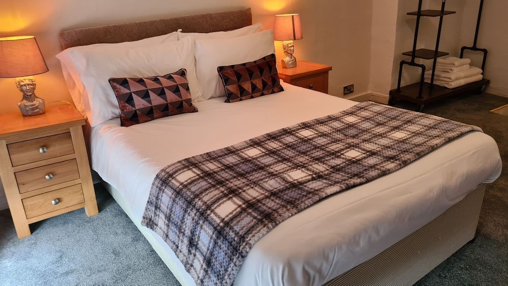 The Crown Hotel 2