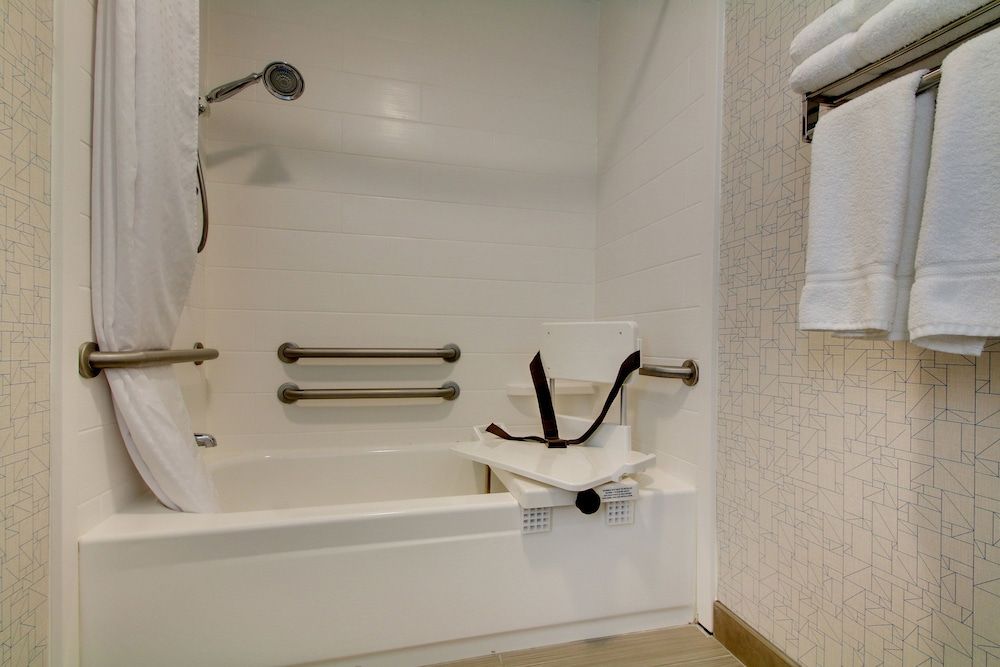 Holiday Inn Express & Suites LINCOLN EAST - WHITE MOUNTAINS by IHG 2