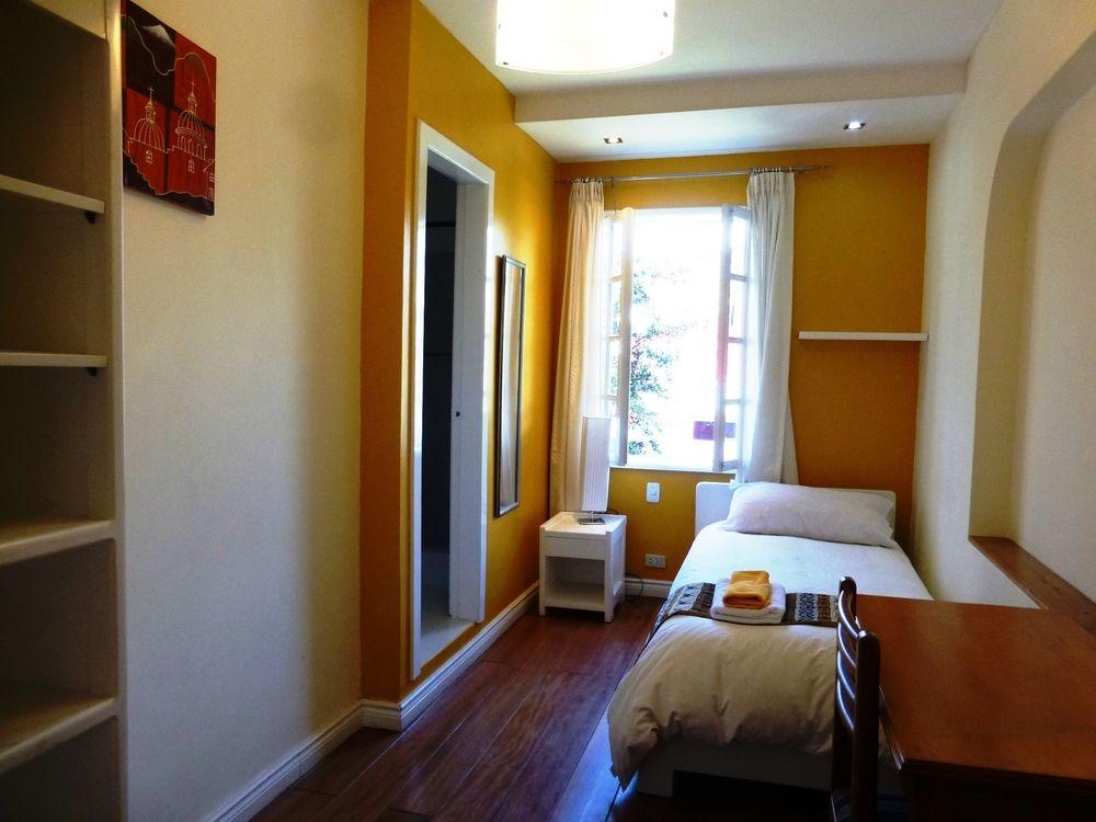 Hotel Cayman 2