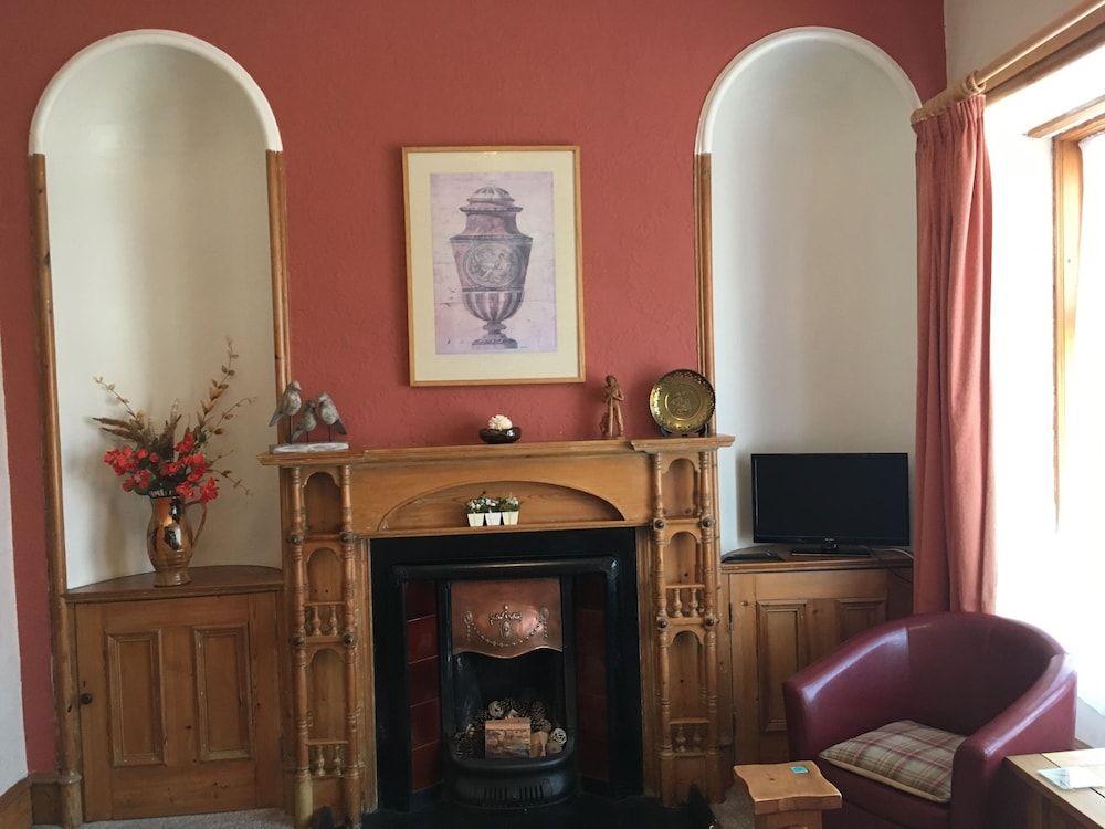 Rossmount Guest House 2