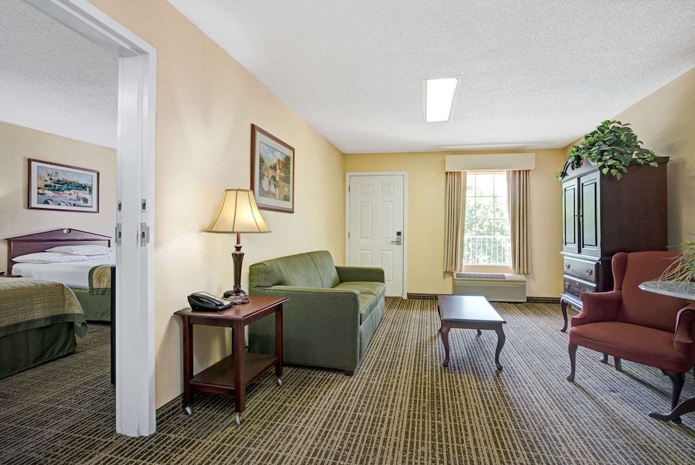 Baymont by Wyndham Smithfield 2