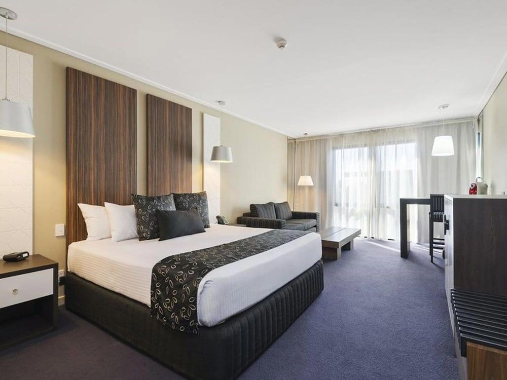 Quality Hotel Taylors Lakes 1