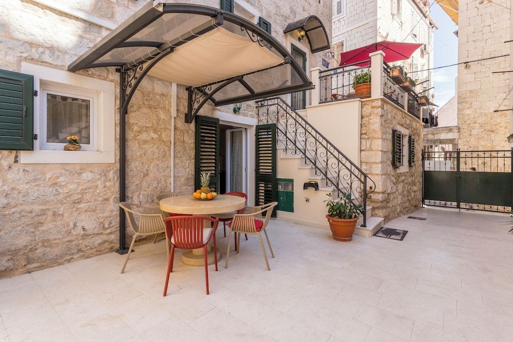 Apartments and Rooms Villa Erede 1