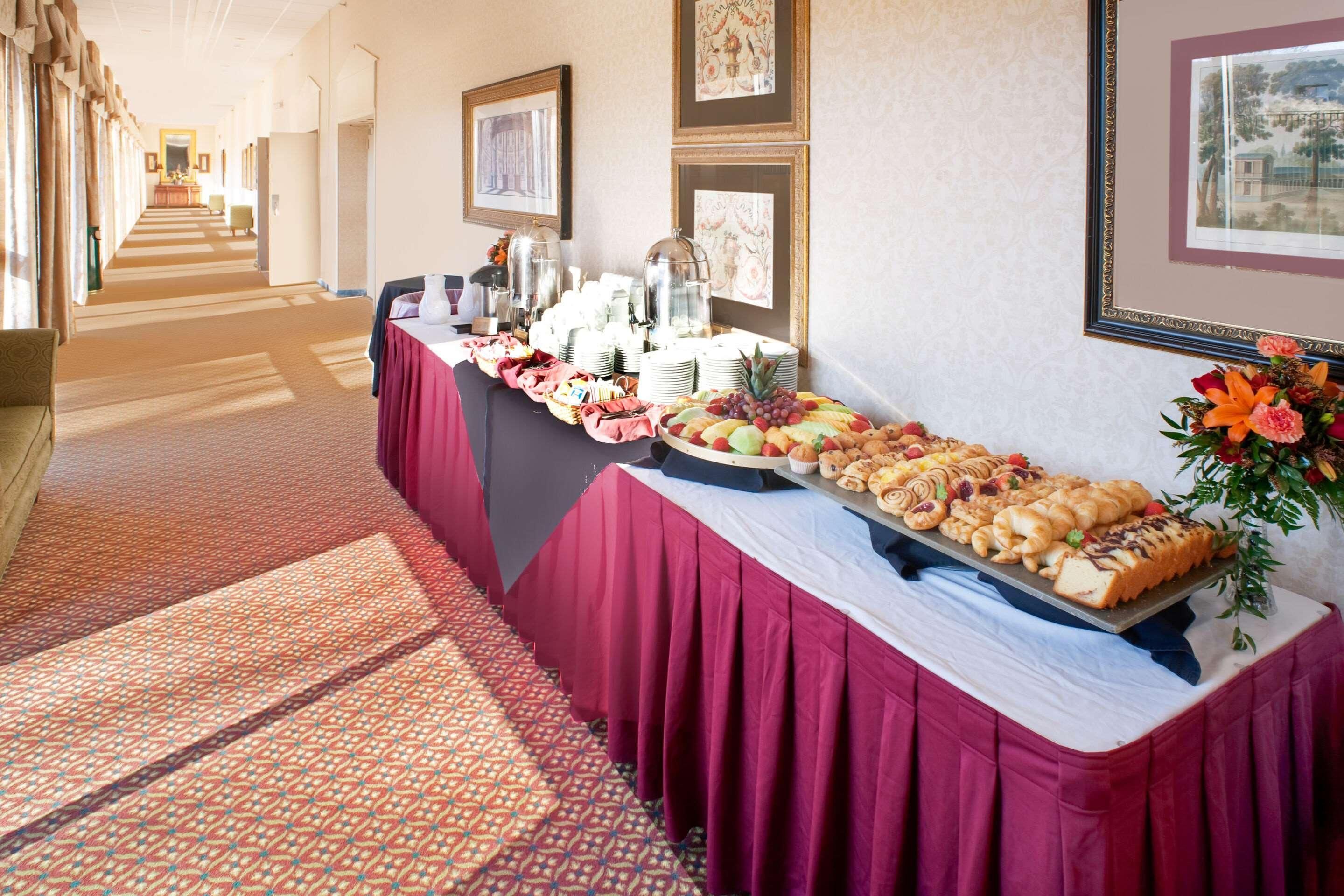 Clarion Suites Convention Center Fredericksburg 1