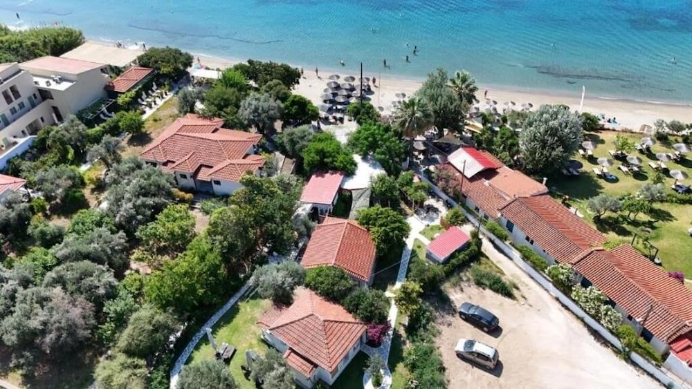 Physis Oikos Beachfront Apartments 1