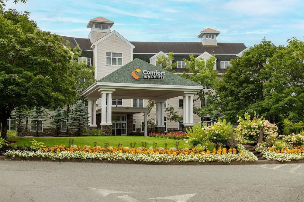 Comfort Inn & Suites Near Burke Mountain 1