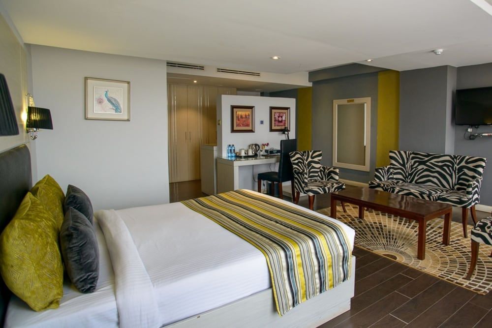Cloud Hotel & Suites 1