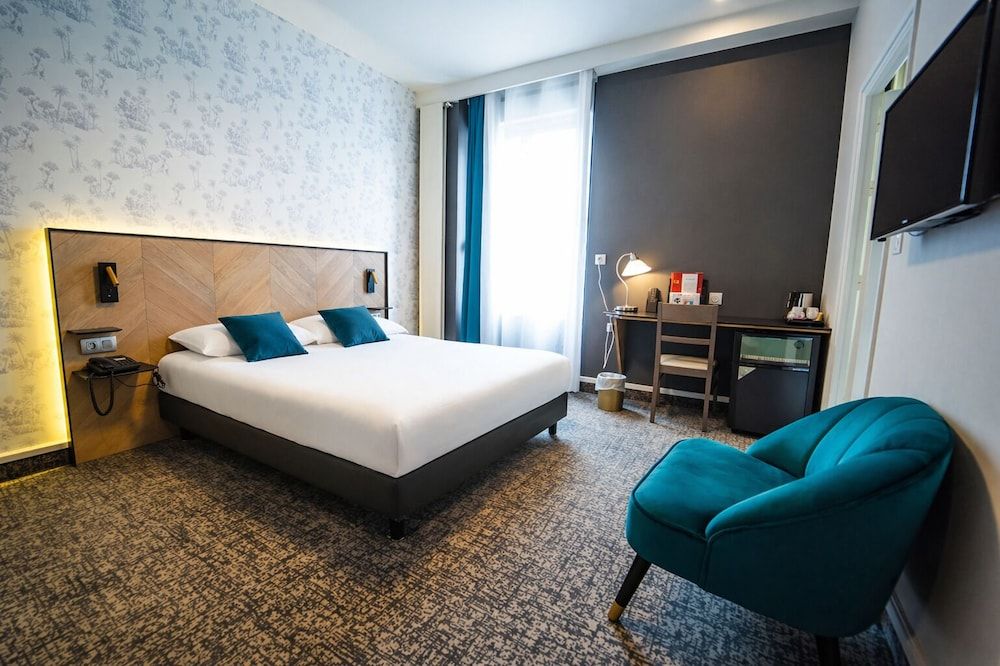 Brit Hotel Privilège Le Royal - Centre Gare 1