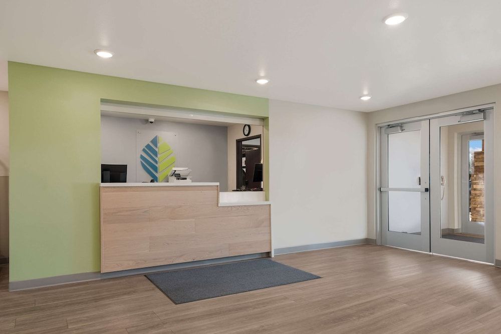 WoodSpring Suites Phoenix-Deer Valley 2