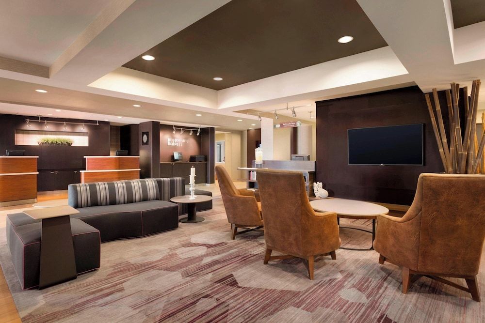 Courtyard by Marriott Bloomington Normal 2