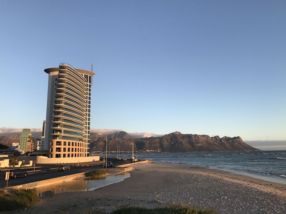 Loddeys Ocean View Apartments 1