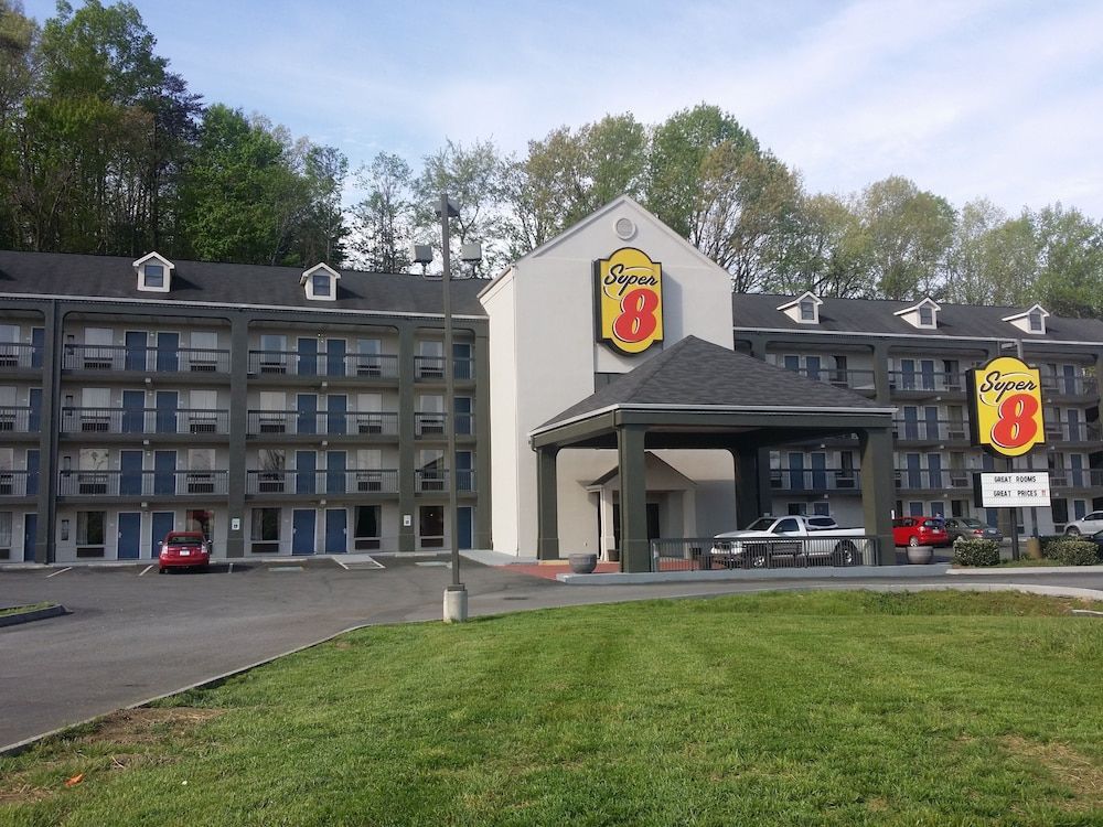 Super 8 by Wyndham Pigeon Forge-Emert St 1