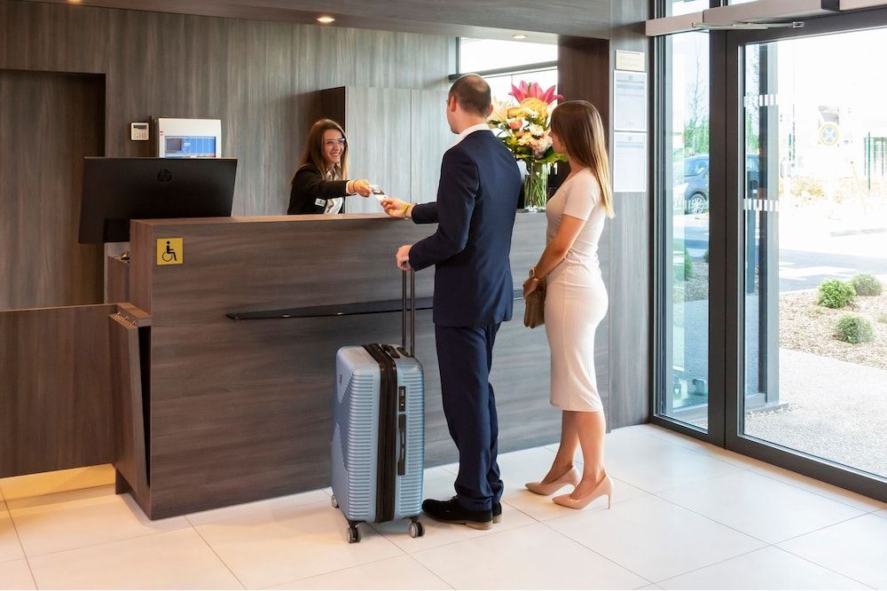 Hôtel Roi Soleil Prestige Plaisir - St Quentin 1