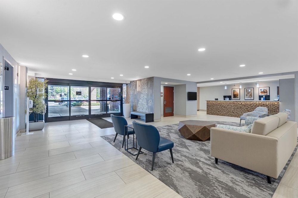 Best Western Plus Fresno Airport Hotel 1