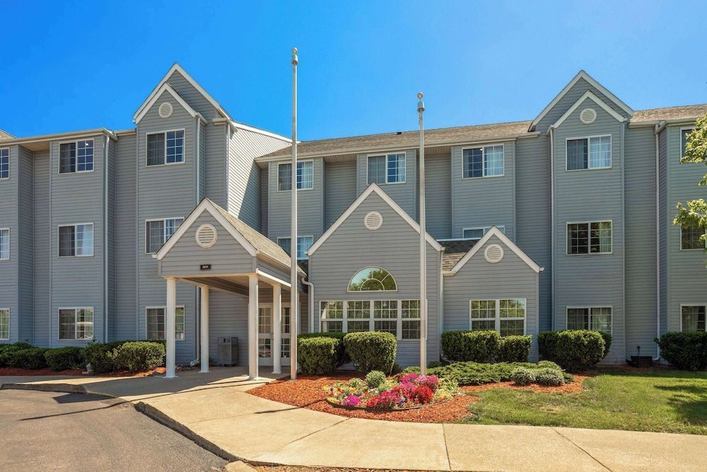 Microtel Inn & Suites by Wyndham Ann Arbor 1