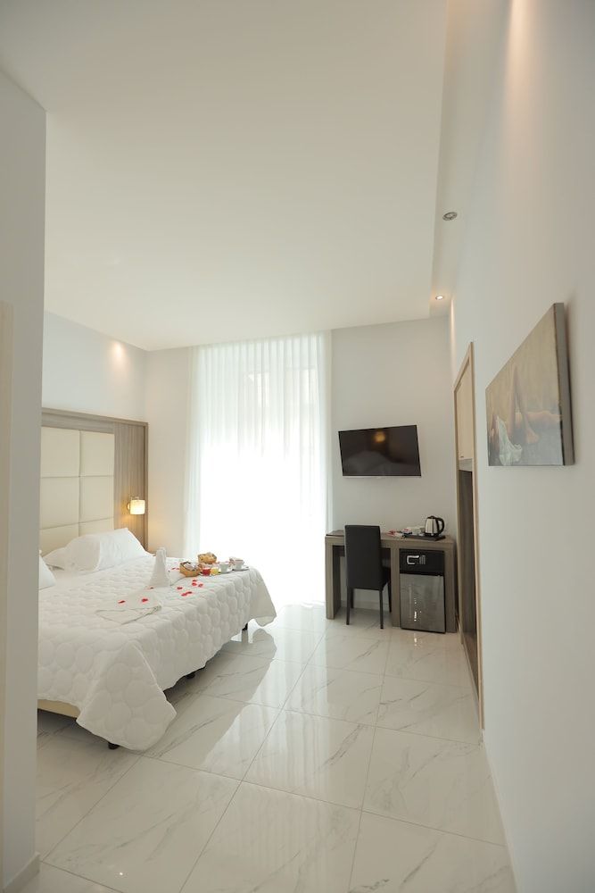 Garibaldi Suite 1