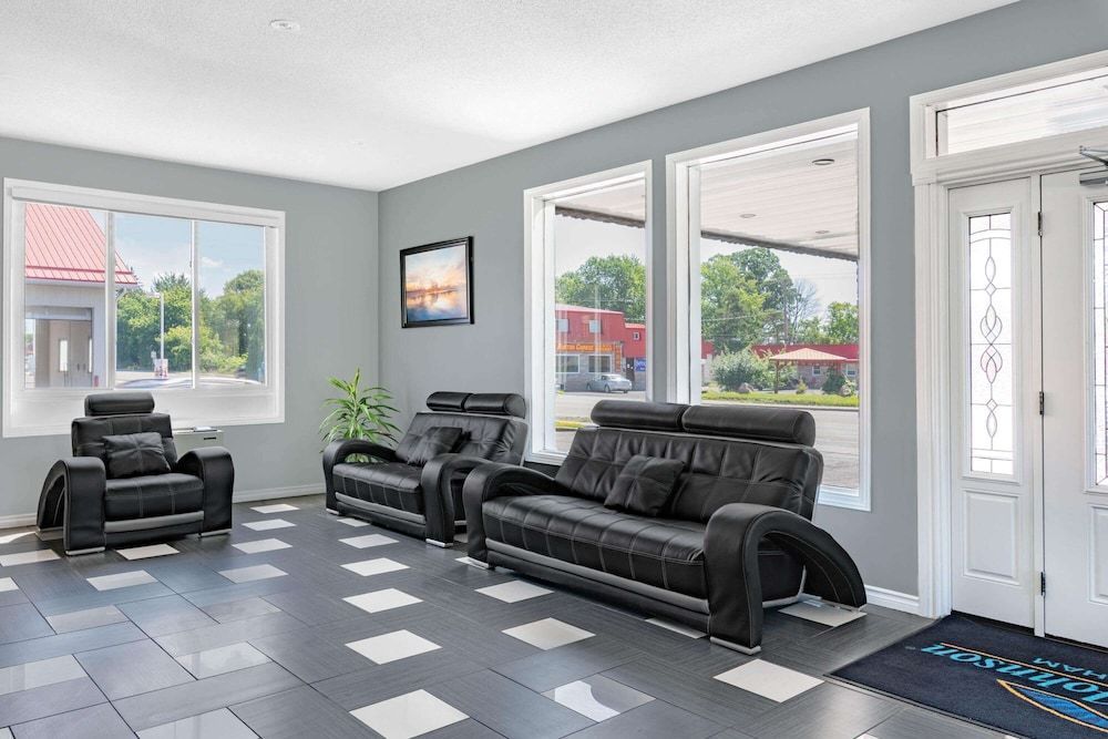 Howard Johnson by Wyndham Gananoque 2