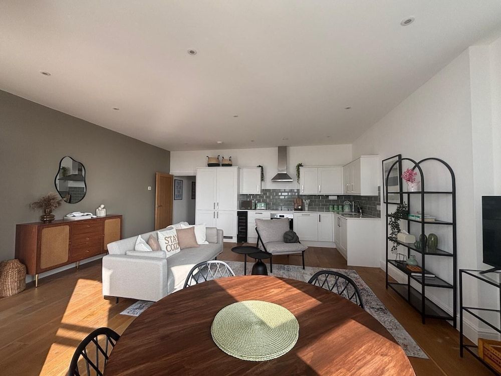 Beautiful 2 Bed Apartment on Beach by Urban Roost 1