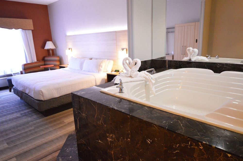 Holiday Inn Express TOLEDO-OREGON by IHG 2