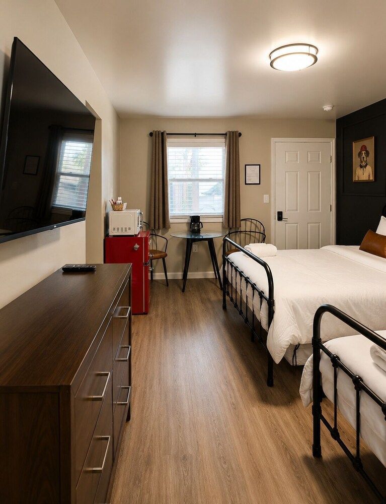 KC's Corner Motel 2