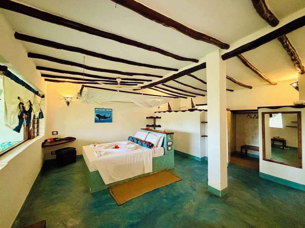 Basecamp Mafía Island 2