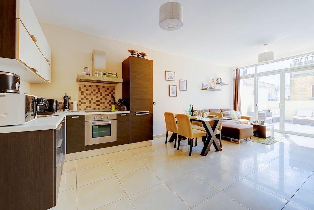 Cosy 1BR Penthouse close to the Promenade 1